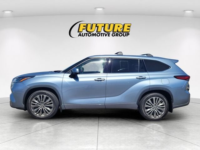 2021 Toyota Highlander Platinum AWD W/ Navigation and Panoramic Roof