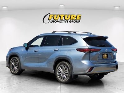 2021 Toyota Highlander Platinum AWD W/ Navigation and Panoramic Roof
