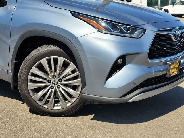 2021 Toyota Highlander Platinum AWD W/ Navigation and Panoramic Roof