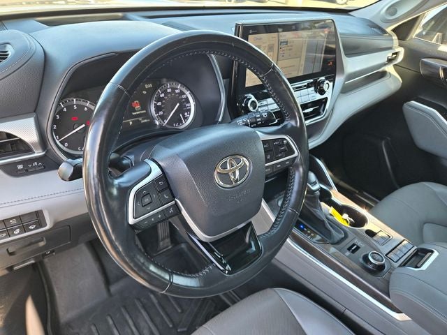 2022 Toyota Highlander Platinum AWD W/ Navigation and JBL Audio