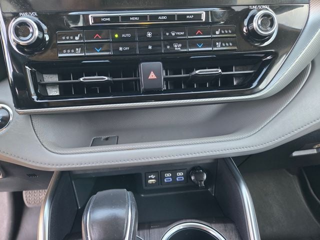 2022 Toyota Highlander Platinum AWD W/ Navigation and JBL Audio