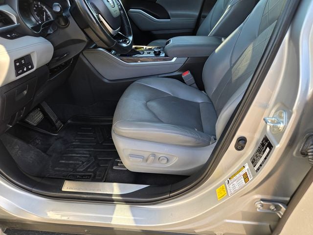 2022 Toyota Highlander Platinum AWD W/ Navigation and JBL Audio