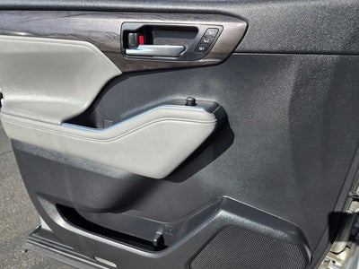 2022 Toyota Highlander Platinum AWD W/ Navigation and JBL Audio