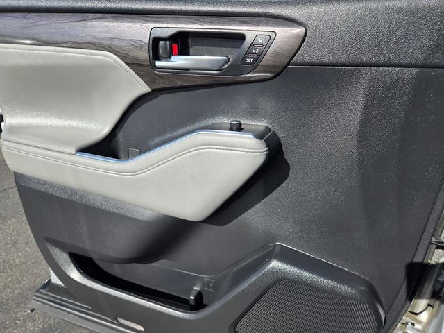 2022 Toyota Highlander Platinum AWD W/ Navigation and JBL Audio