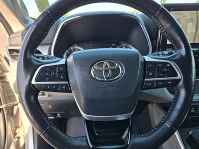 2022 Toyota Highlander Platinum AWD W/ Navigation and JBL Audio