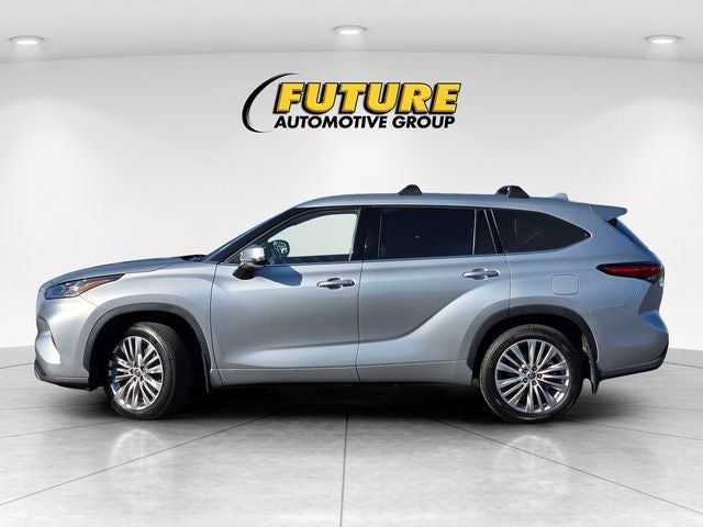 2022 Toyota Highlander Platinum AWD W/ Navigation and JBL Audio