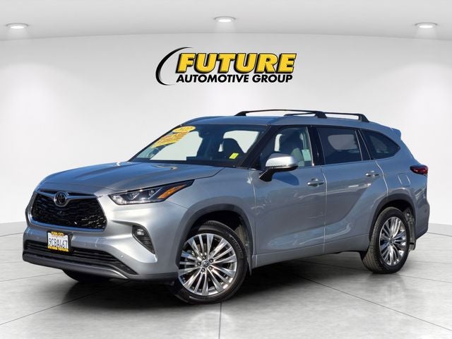 2022 Toyota Highlander Platinum AWD W/ Navigation and JBL Audio