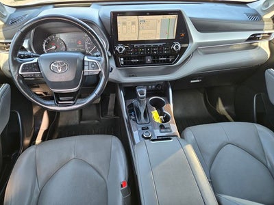 2022 Toyota Highlander Platinum AWD W/ Navigation and JBL Audio