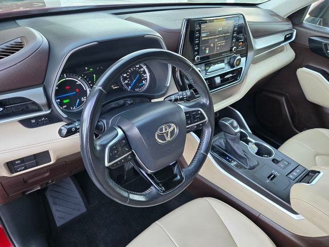 2020 Toyota Highlander Hybrid XLE AWD W/ Premium Audio and Navigation