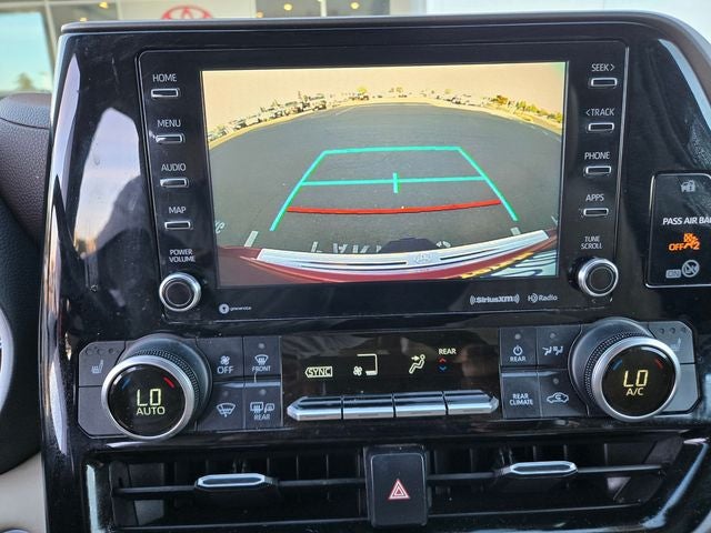 2020 Toyota Highlander Hybrid XLE AWD W/ Premium Audio and Navigation