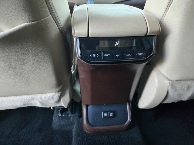 2020 Toyota Highlander Hybrid XLE AWD W/ Premium Audio and Navigation
