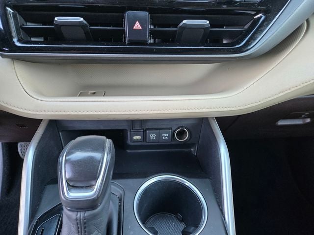 2020 Toyota Highlander Hybrid XLE AWD W/ Premium Audio and Navigation
