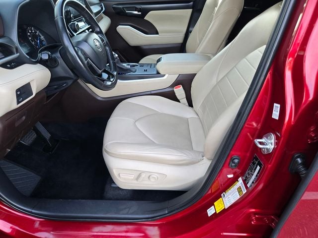 2020 Toyota Highlander Hybrid XLE AWD W/ Premium Audio and Navigation