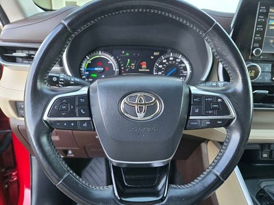 2020 Toyota Highlander Hybrid XLE AWD W/ Premium Audio and Navigation