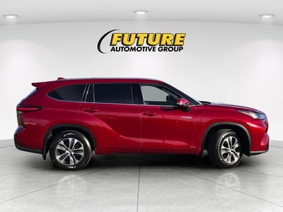 2020 Toyota Highlander Hybrid XLE AWD W/ Premium Audio and Navigation