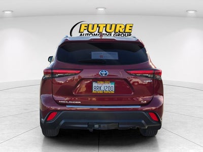 2020 Toyota Highlander Hybrid XLE AWD W/ Premium Audio and Navigation