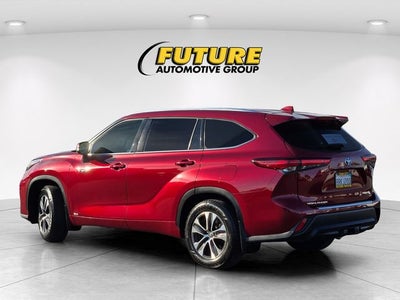 2020 Toyota Highlander Hybrid XLE AWD W/ Premium Audio and Navigation