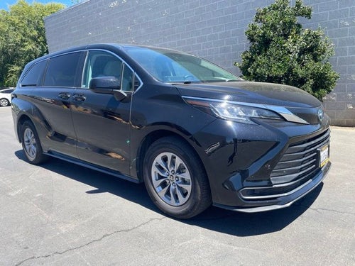 2022 Toyota Sienna LE 8 Passenger