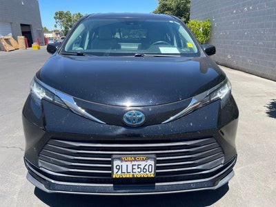 2022 Toyota Sienna LE 8 Passenger