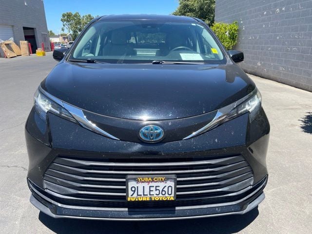 2022 Toyota Sienna LE 8 Passenger