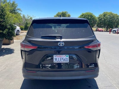 2022 Toyota Sienna LE 8 Passenger