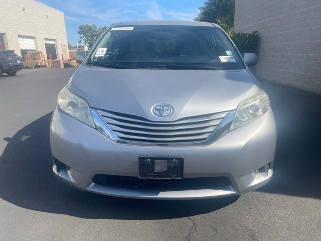 2017 Toyota Sienna LE 8 Passenger