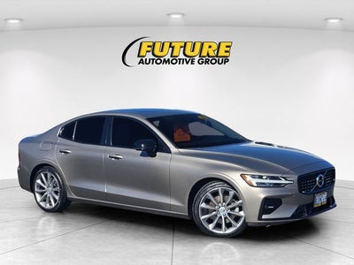 2021 Volvo S60 T5 Momentum Sedan AWD w/Premium Package
