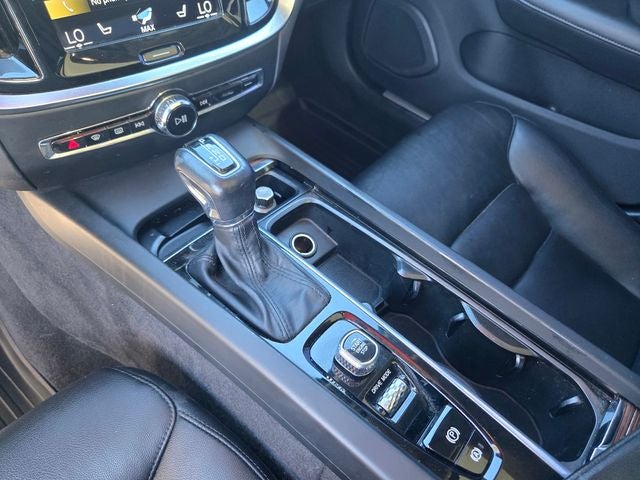 2021 Volvo S60 T5 Momentum Sedan AWD w/Premium Package
