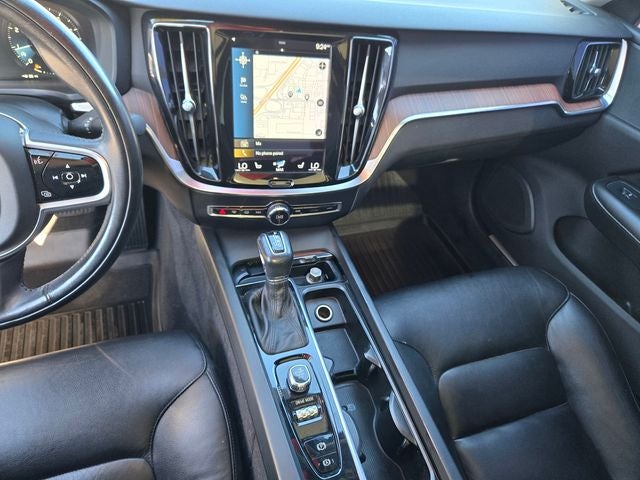 2021 Volvo S60 T5 Momentum Sedan AWD w/Premium Package