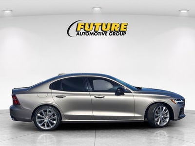 2021 Volvo S60 T5 Momentum Sedan AWD w/Premium Package