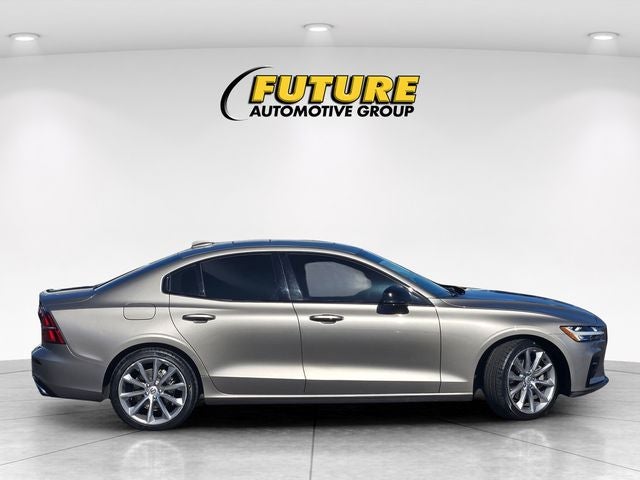 2021 Volvo S60 T5 Momentum Sedan AWD w/Premium Package