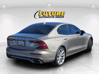 2021 Volvo S60 T5 Momentum Sedan AWD w/Premium Package