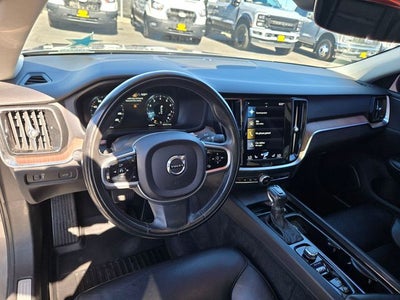 2021 Volvo S60 T5 Momentum Sedan AWD w/Premium Package
