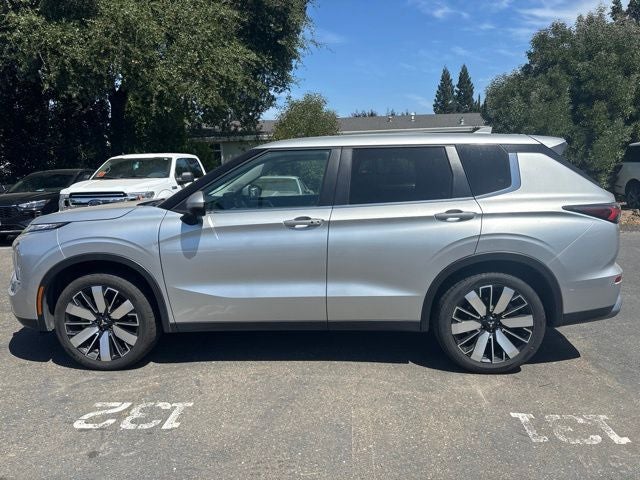 2025 Mitsubishi Outlander SE