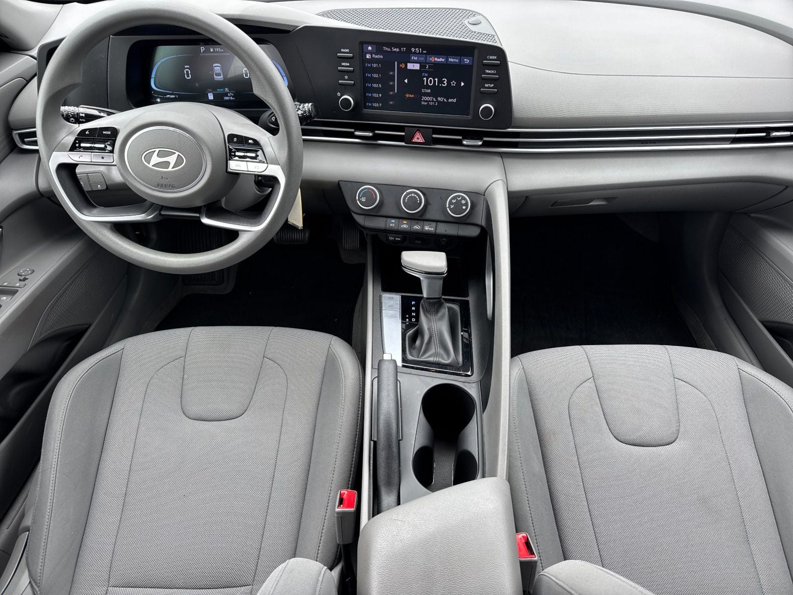 2024 Hyundai Elantra SE