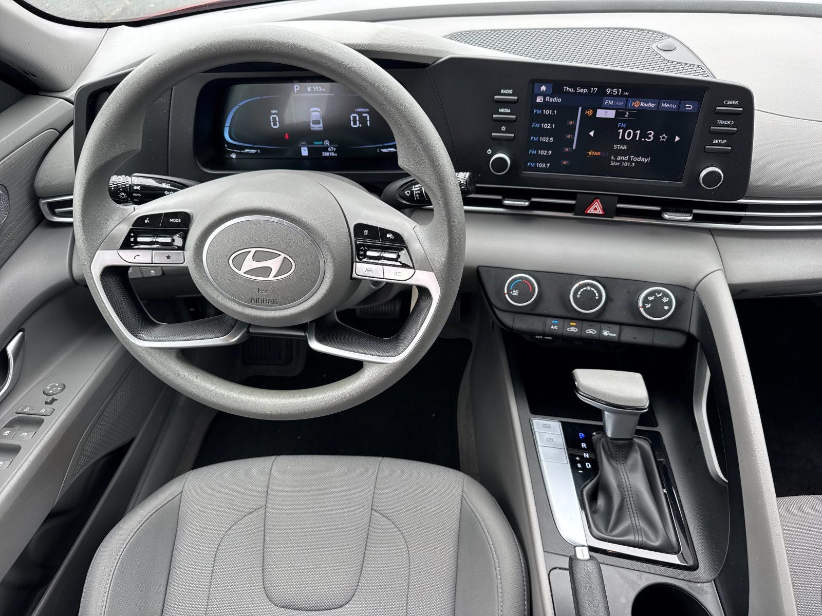 2024 Hyundai Elantra SE