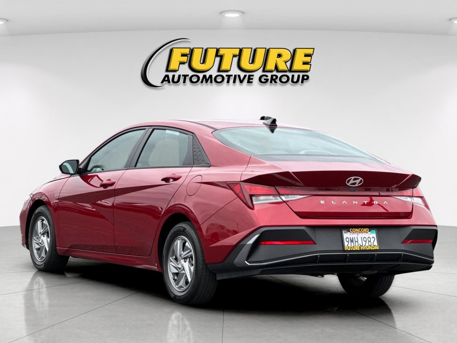 2024 Hyundai Elantra SE