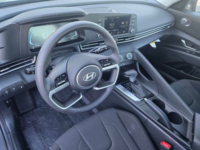 2025 Hyundai Elantra SE