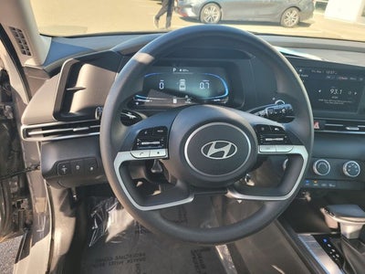 2025 Hyundai Elantra SE