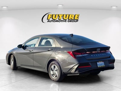2025 Hyundai Elantra SE