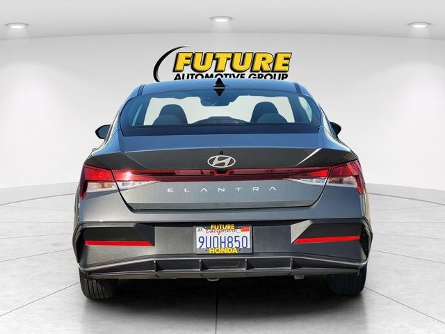 2025 Hyundai Elantra SE