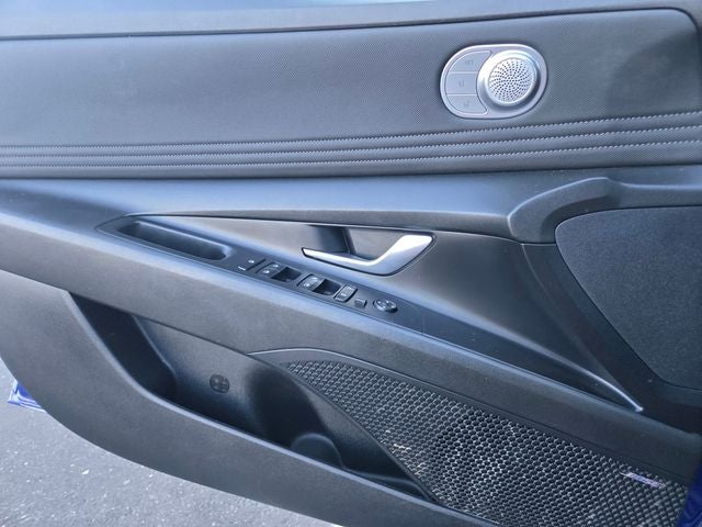 2023 Hyundai Elantra Hybrid Limited W/ Leather and Navigation