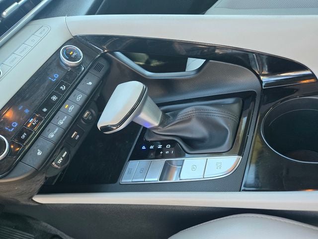 2023 Hyundai Elantra Limited W/ Navigation and Moonroof