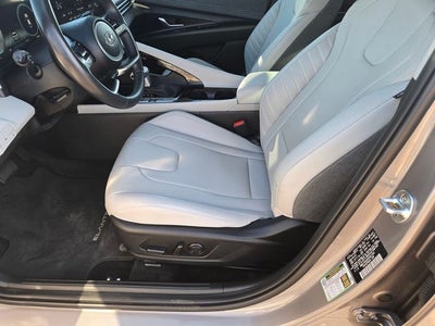 2023 Hyundai Elantra Limited W/ Navigation and Moonroof