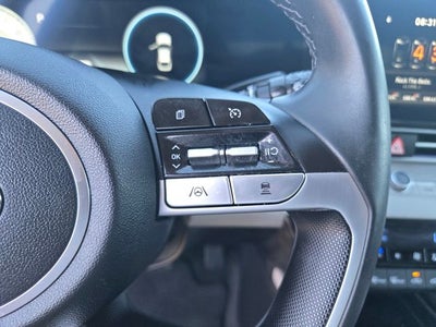 2023 Hyundai Elantra Limited W/ Navigation and Moonroof