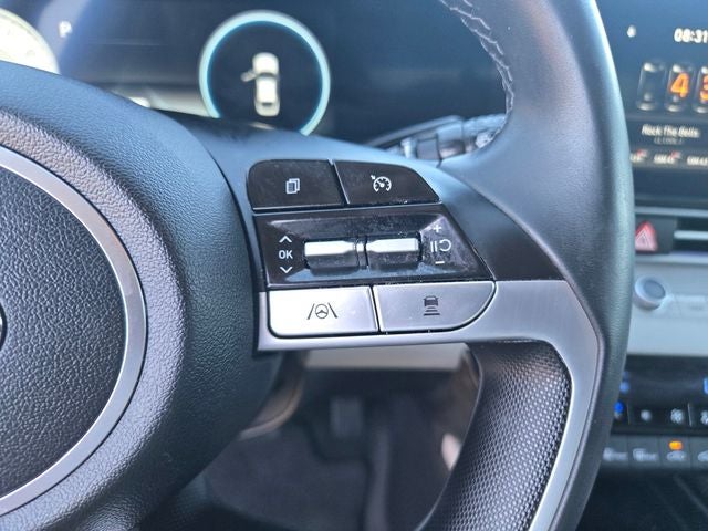 2023 Hyundai Elantra Limited W/ Navigation and Moonroof