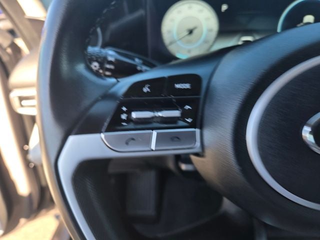 2023 Hyundai Elantra Limited W/ Navigation and Moonroof