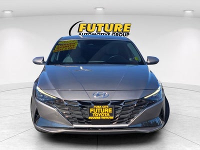 2023 Hyundai Elantra Limited W/ Navigation and Moonroof