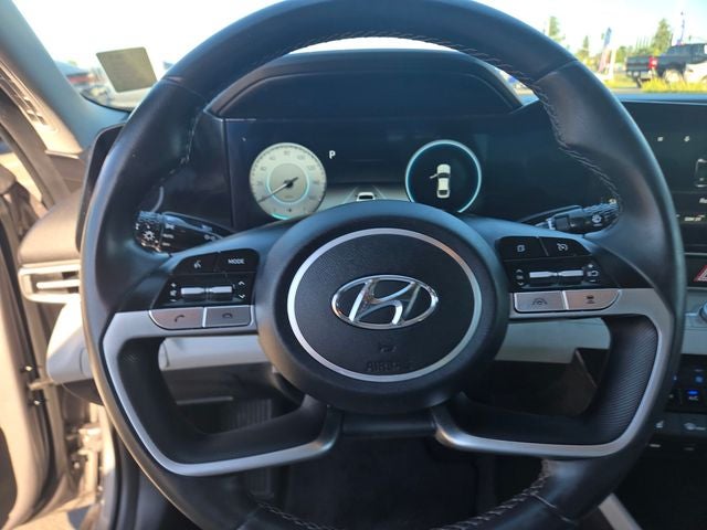 2023 Hyundai Elantra Limited W/ Navigation and Moonroof