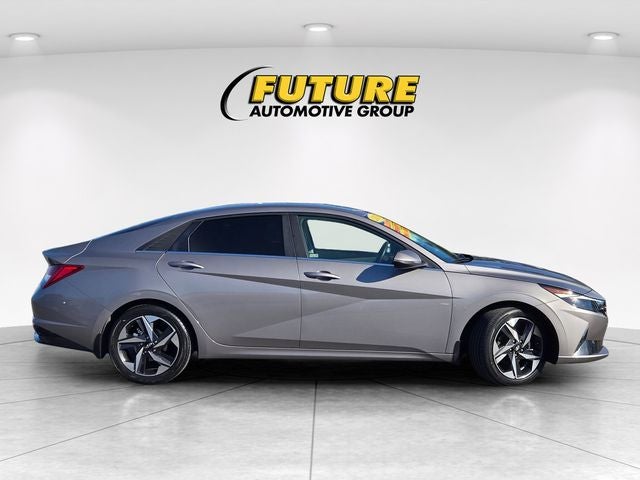 2023 Hyundai Elantra Limited W/ Navigation and Moonroof